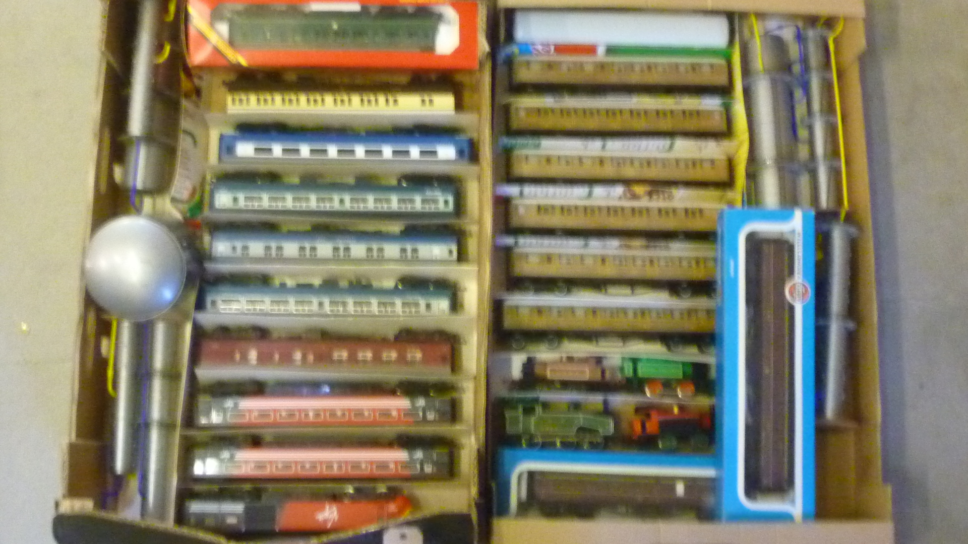 A quantity of passenger rolling stock by Hornby and others including Intercity 125 Image