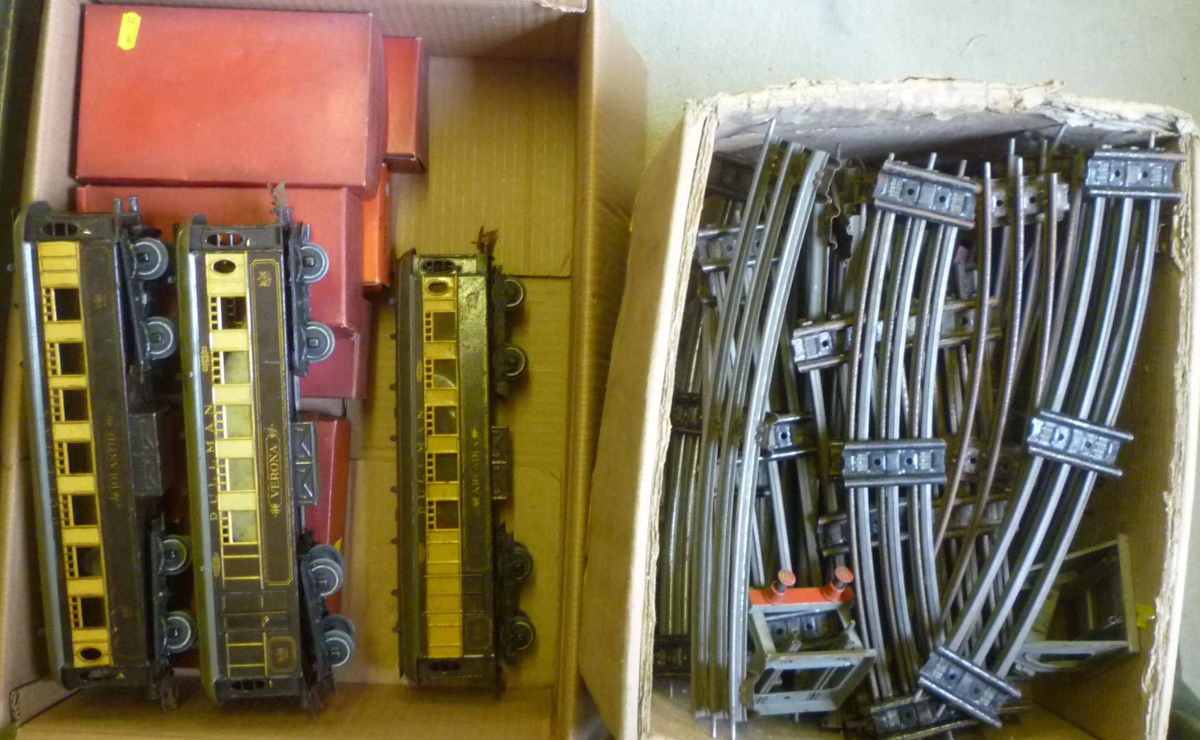 Hornby rolling stock and accessories including No 2 Pullman coaches Image