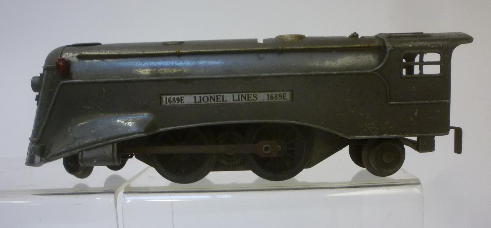 Lionel Streamlined 2-4-2 locomotive 027 in silver Image