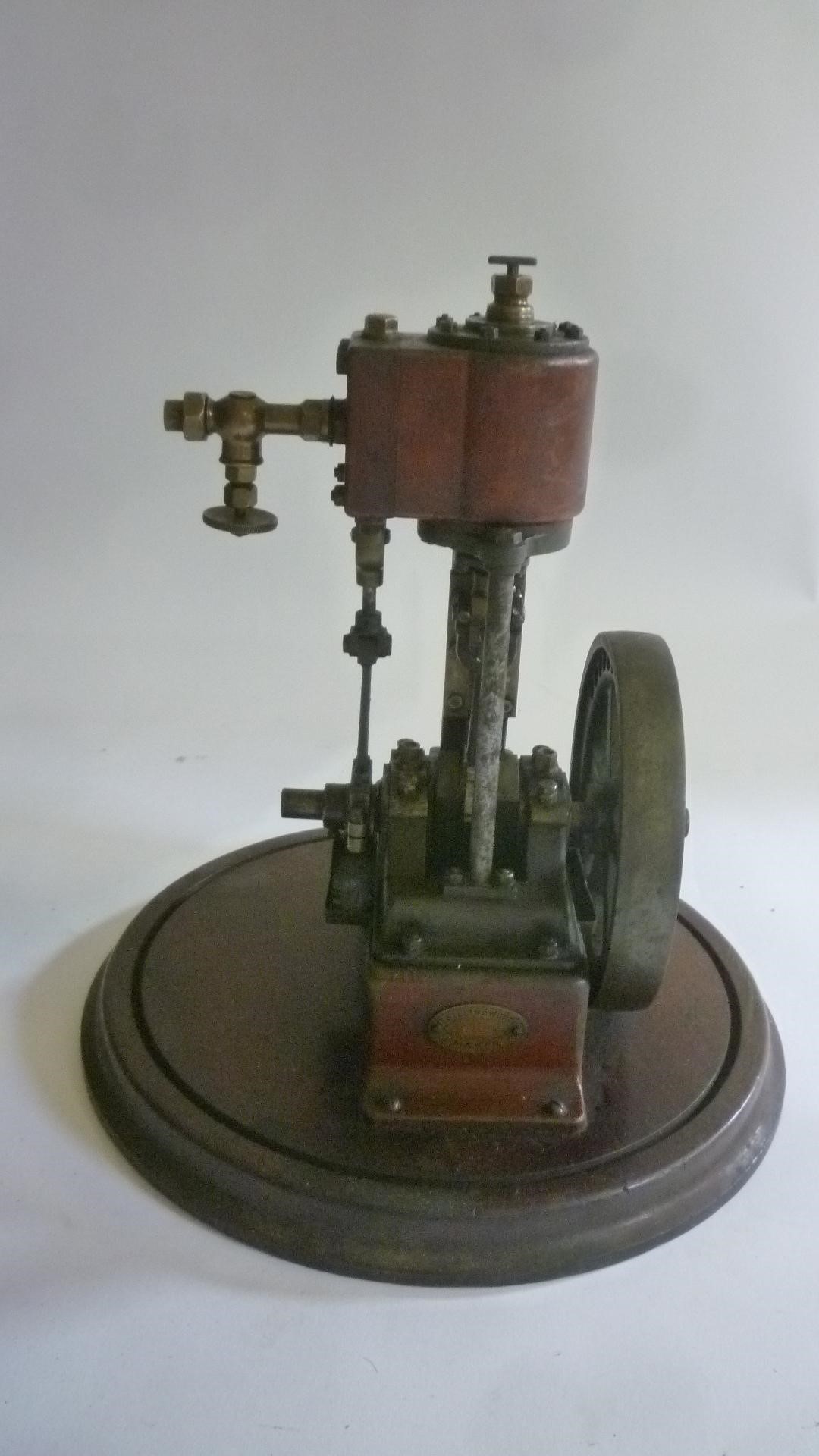 Single cylinder vertical non-reversing steam engine Image