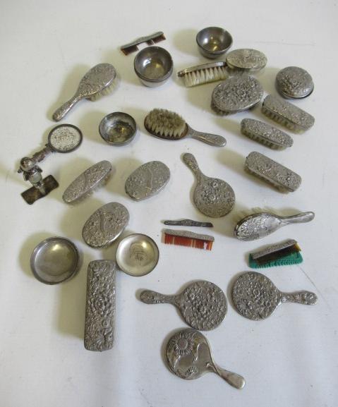 A tin of dolls dressing table items Image