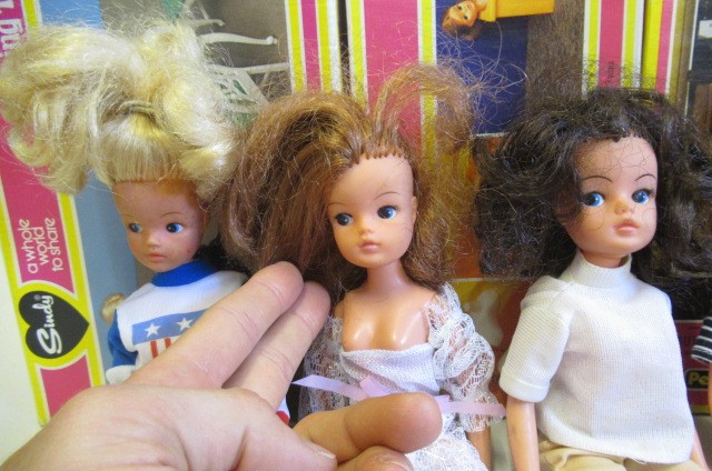 Seven Sindy dolls and a large quantity of clothing and equipment Image