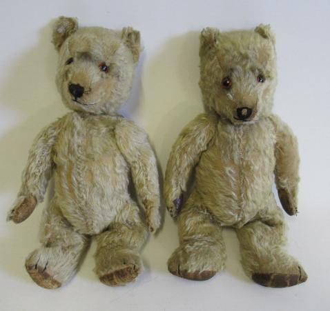 Two pre-war teddy bears Image
