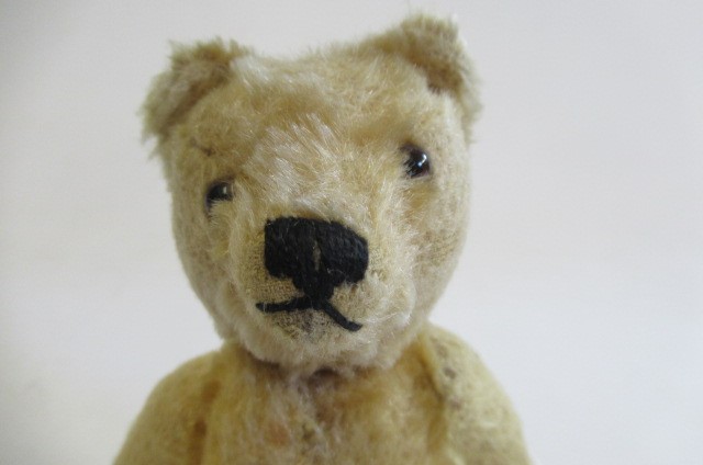 A pre-war Steiff jointed teddy Image