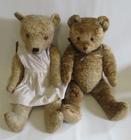 Two vintage straw filled bear hearts Image