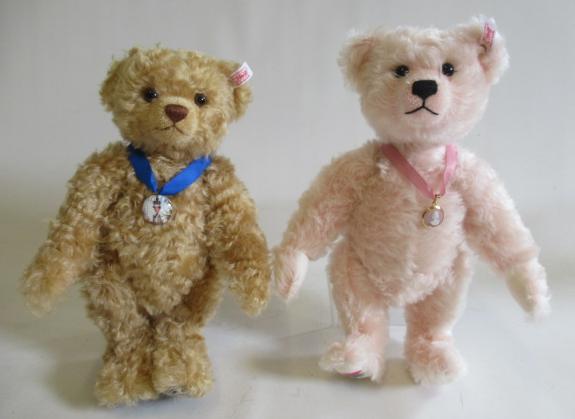 Two boxed limited edition Steiff bears Image