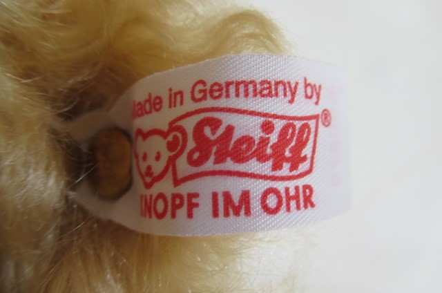 Two boxed limited edition Steiff bears Image