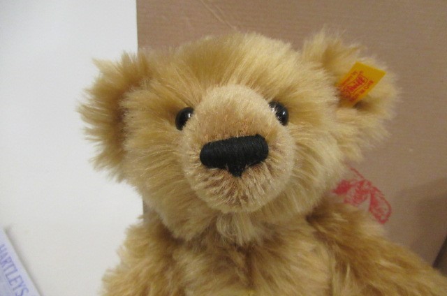 Two boxed limited edition Steiff bears Image