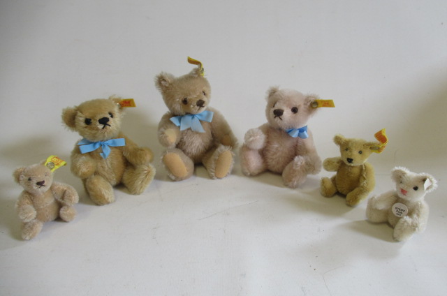 Six Steiff bears Image