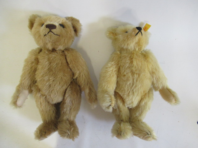 Two Steiff bears Image