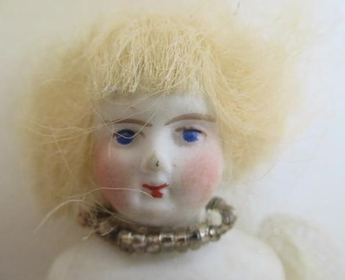 Three shoulder head dolls house dolls Image