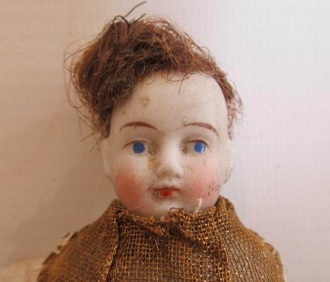 Three shoulder head dolls house dolls Image