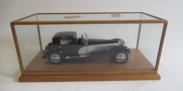A Franklin 1:16th Model of a Bugatti Type 41 Napoleon in glass display case Image