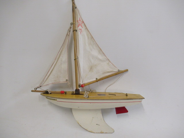 A small Star pond yacht Endeavour I with sails and rigging Image
