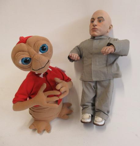 Austin Powers Mini Me talking toy and soft toy E.T. Image