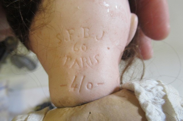 Two small dolls Image