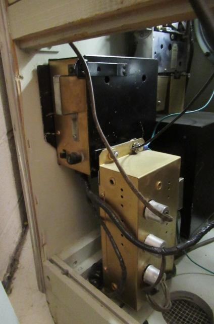 A Wurlitzer hi-fi juke box Image