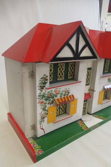 A Geebee dolls house Image