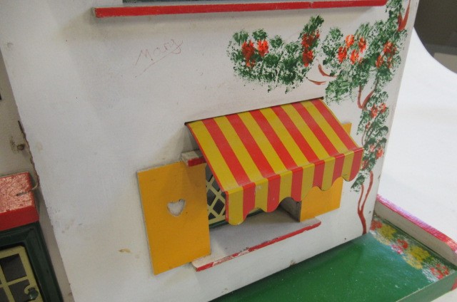 A Geebee dolls house Image