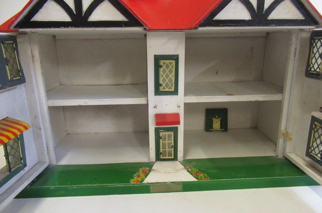 A Geebee dolls house Image