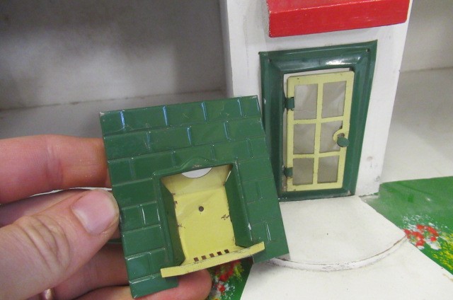 A Geebee dolls house Image