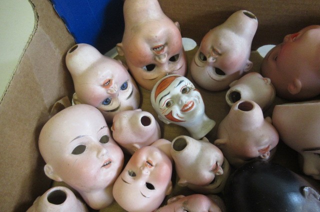 Thirty bisque dolls heads Image