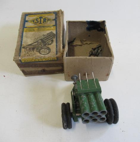 Astra Products Rocket Gun with five rockets Image