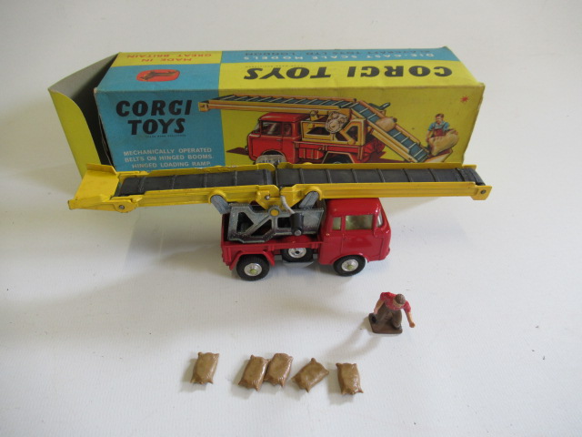 Corgi 64 Sack Conveyor on Jeep FG150 with figure and sacks Image