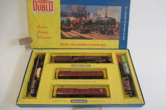 Hornby Dublo 2022 Caledonian Train Set with City of London and two B.R. Coaches Image