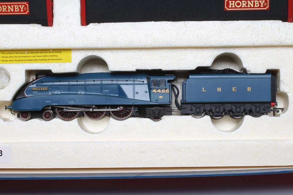Hornby live steam Mallard Set with L.N.E.R. blue A4 Image