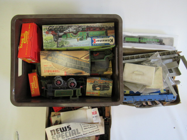 A quantity of railway plastic kits by Airfix and Kitmasters Image