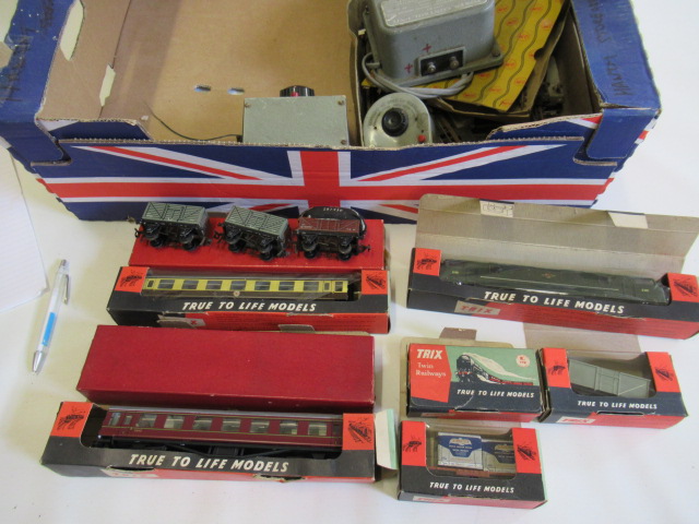 Trix Twin Warship Class diesel Image