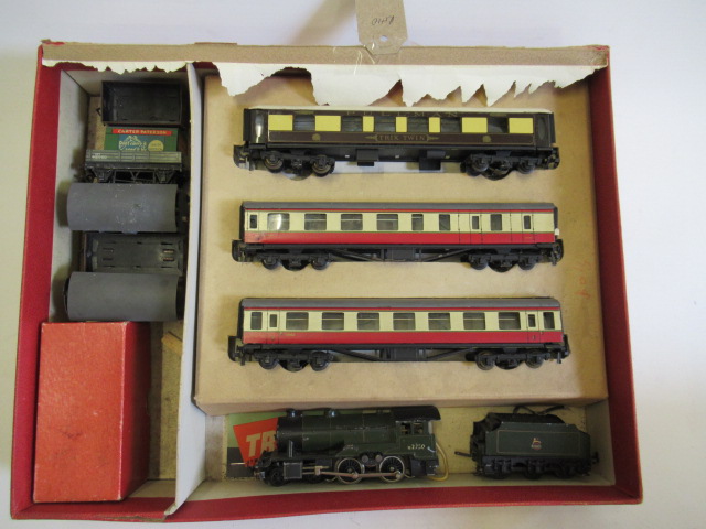 Trix Twin Trains comprising 4-4-0 locomotive Pytchley Hunt Class in B.R. green Image