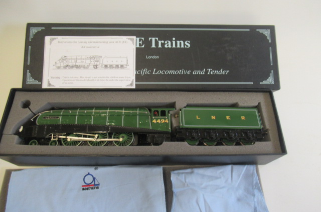 Ace Trains L.N.E.R. A4 "Osprey" in L.N.E.R. green Image