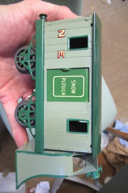 Hornby Train clockwork 0-4-0 tank finished in G.W.R. green Image