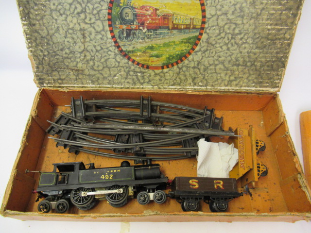 Hornby N1 S.R. Goods Set with clockwork 4-4-4 locomotive Image