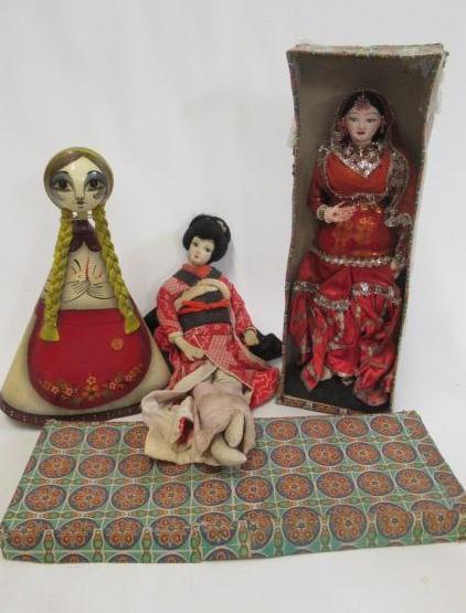 Three dolls Image