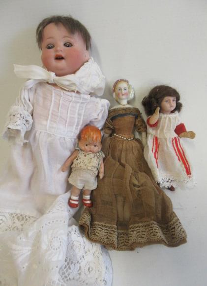 Four small dolls Image