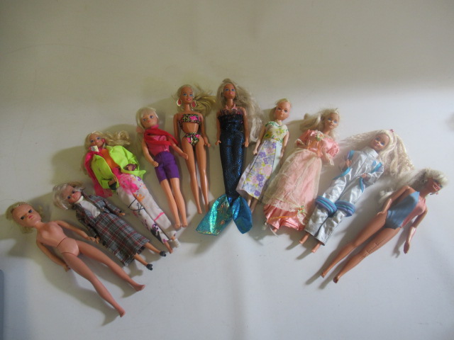 A collection of Barbie & Sindy dolls Image