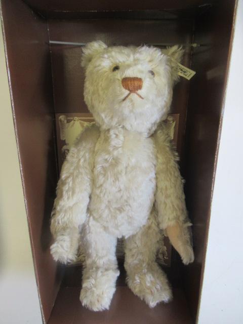 A boxed Steiff British Collector's 1911 replica teddy bear Image