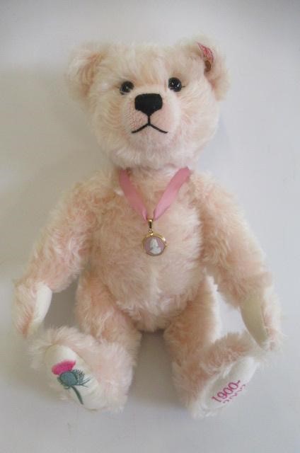 Two boxed Steiff teddies Image