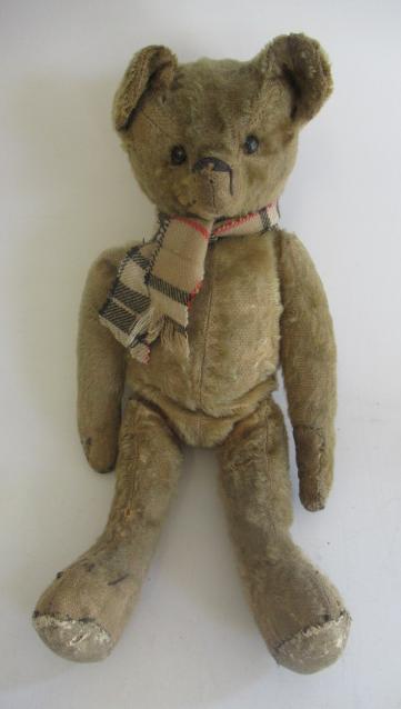 An early shoe button eye teddy Image