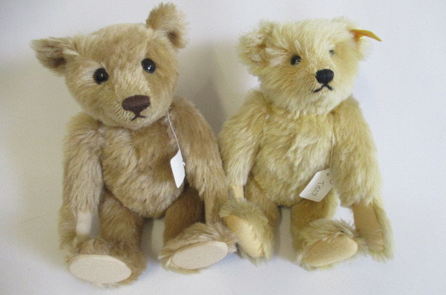 Two Steiff teddy bears Image