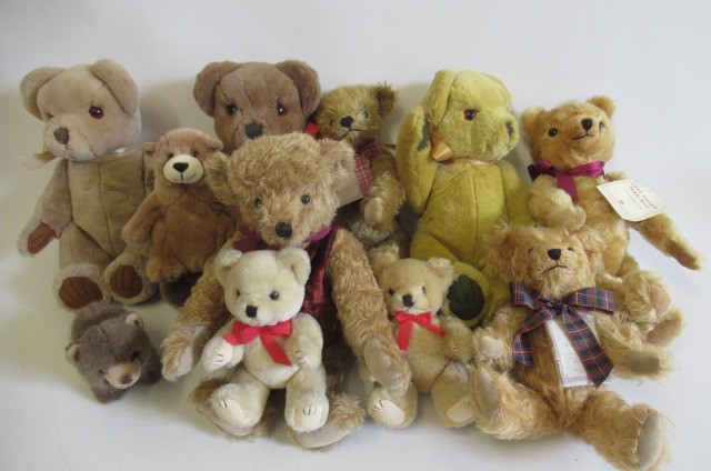 Twelve teddies Image