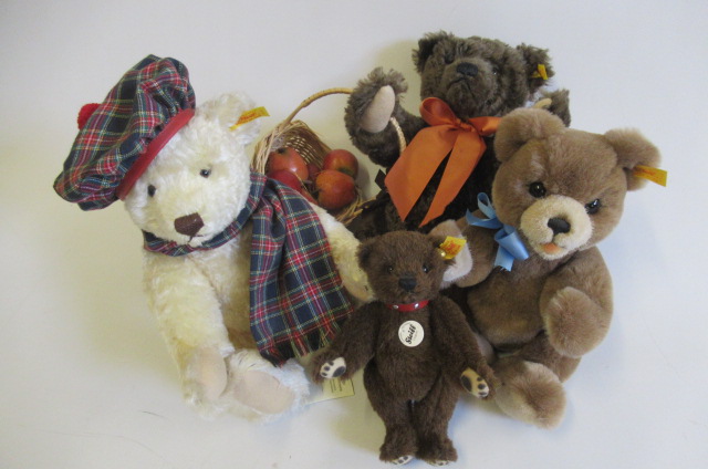 Four Steiff collector's teddies Image