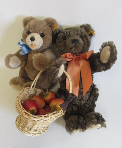 Four Steiff collector's teddies Image