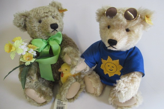 Four Steiff collector's teddies Image