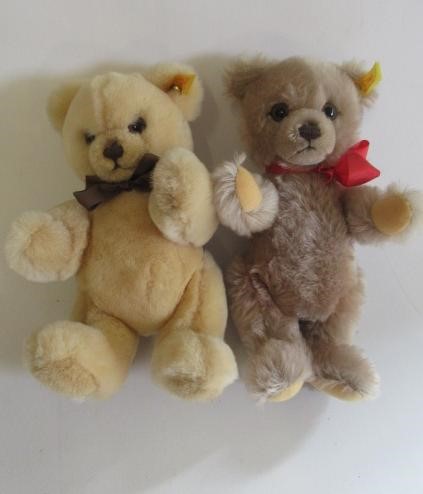 Four Steiff collector's teddies Image