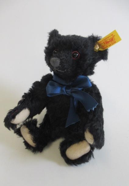 A Steiff Othello bear Image