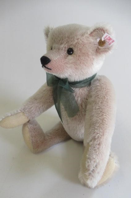 A Steiff Perfekt bear Image